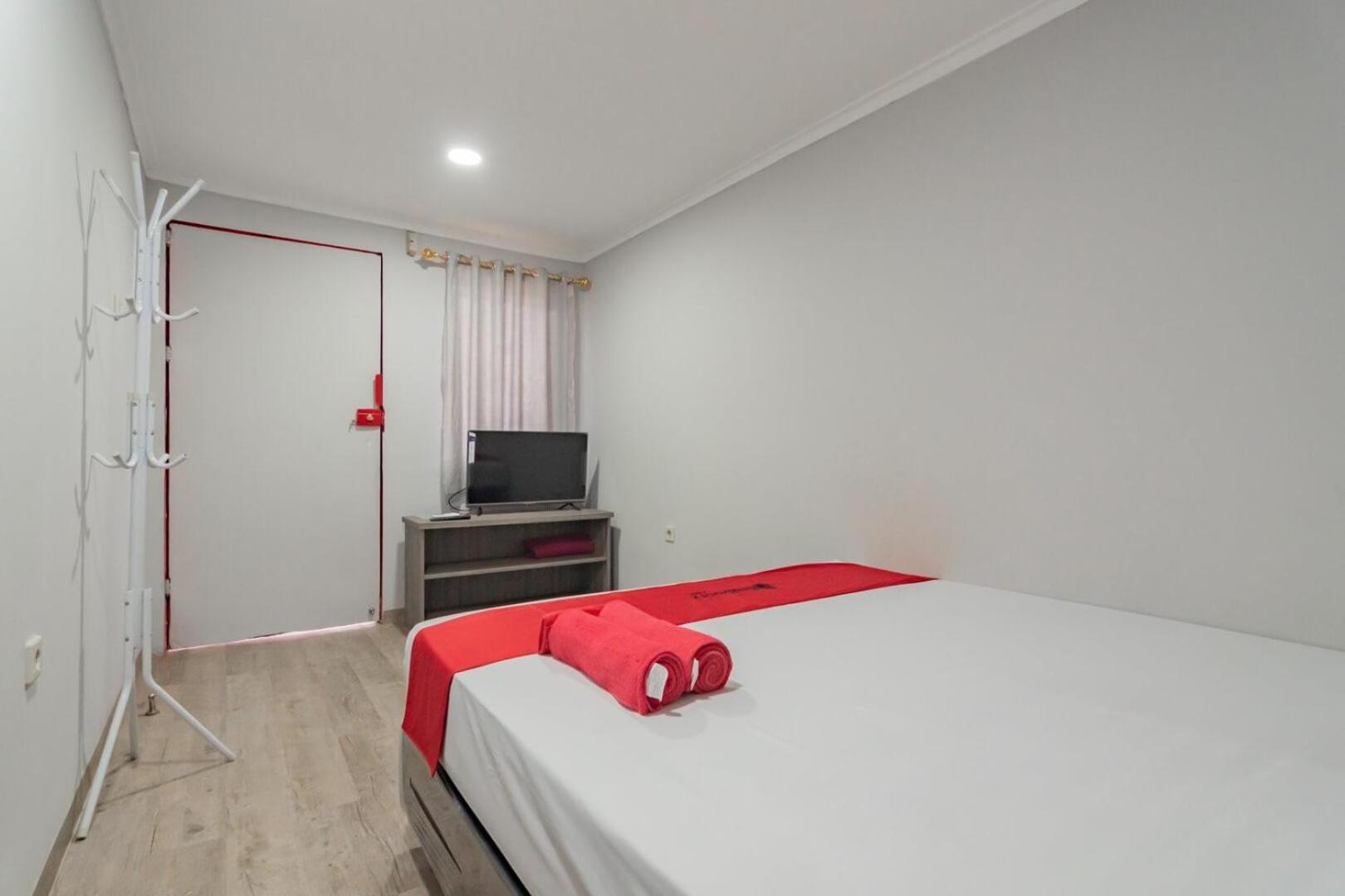 Reddoorz Plus Near Lembang Park & Zoo Exterior foto